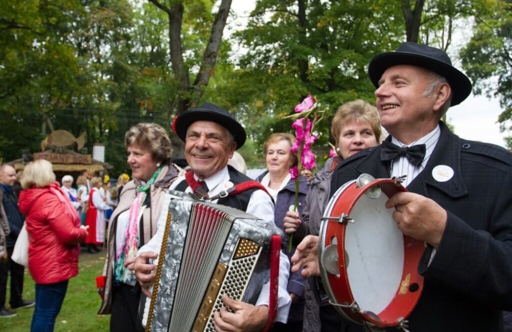 Polish folk music performers